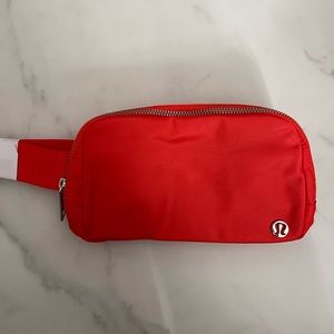 NWT lululemon everywhere belt bag